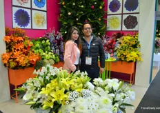 Soléfarms is a Colombian flower grower, but also importing and distributing them from Miami. The farm is part of Queens Group, the biggest group of grower in the country. At the photo Yohana Martinez together with Marcelo Rusca from Roots Peru (an Ecuadorian grower) visiting.